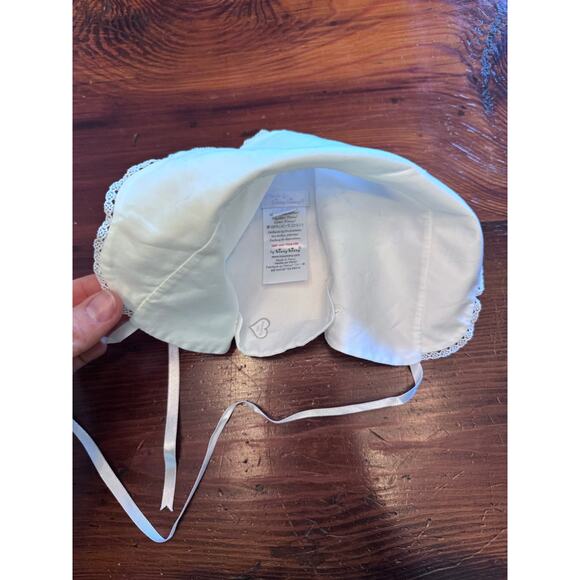 Kissy kissy baby bonnet unisex white size 0-6 months NWT - Picture 1 of 9